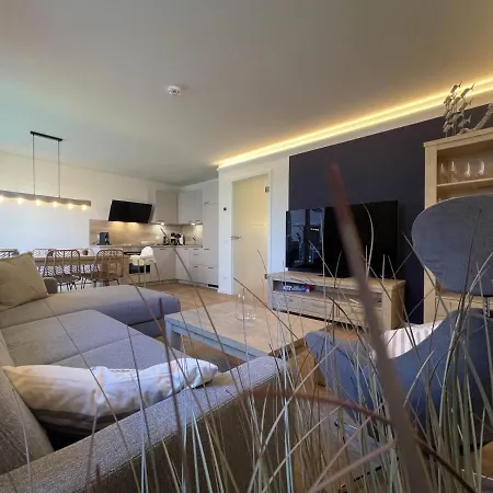 Apartment Tor 8 *